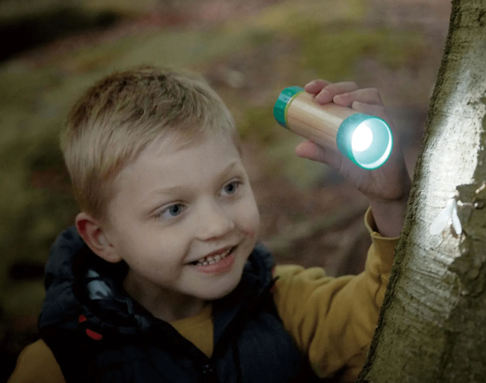 Hand-Powered Flashlight